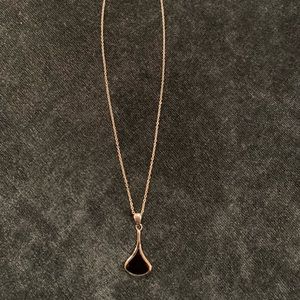Sterling silver and black onyx pendant and chain